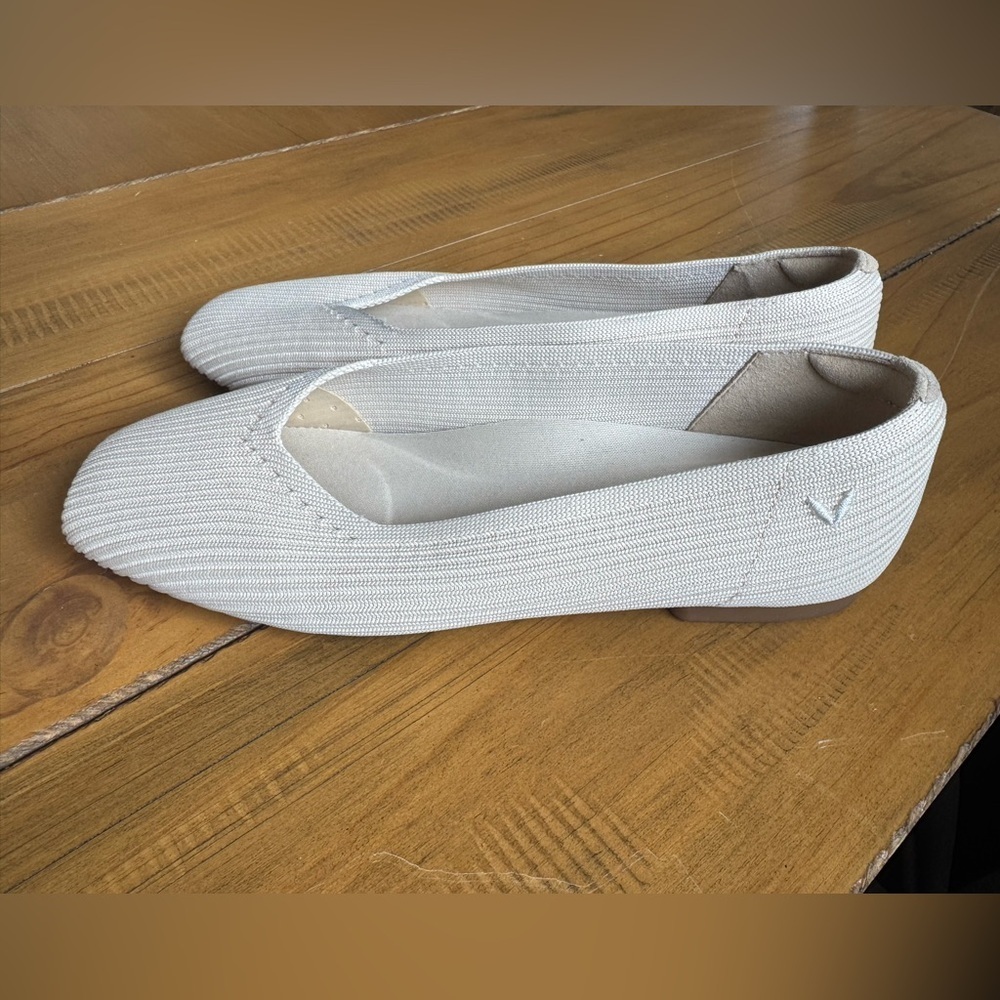 Vivaia Margot 2.0 square-toe V-cut knit ballet flats Size 35